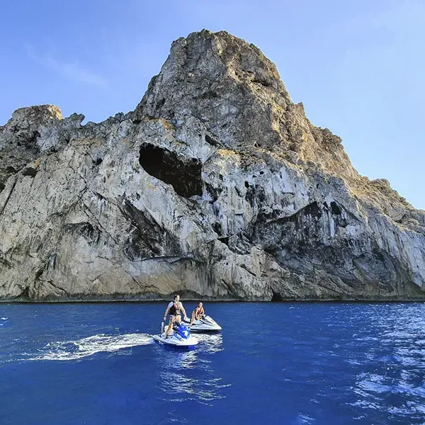 Jetski an den Füßen von Es Vedra